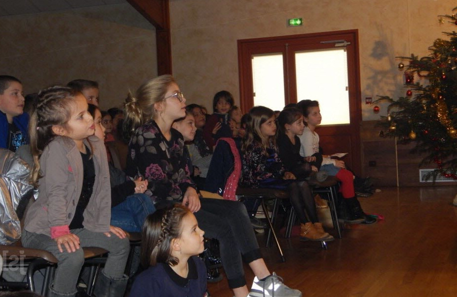spectacle enfants dans une ecole